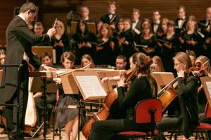 Akademicka Orkiestra Symfoniczna pod batutą dr. Karola Pyki Akademicka Orkiestra Symfoniczna pod batutą dr. Karola Pyki